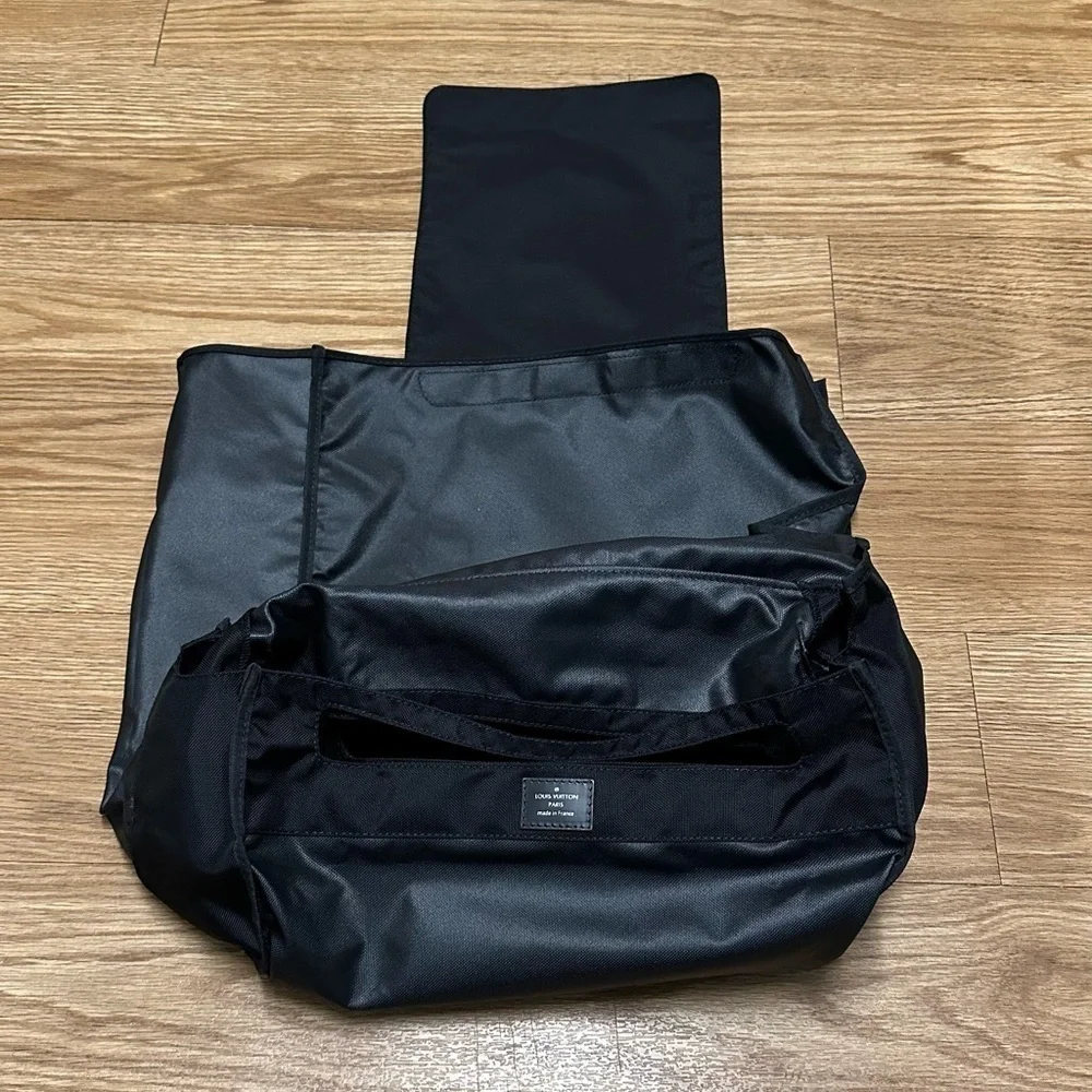 Louis Vuitton Horizon 50 Cover